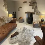 Primrose With Log Burner Сеттл