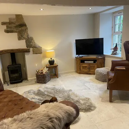 Primrose With Log Burner Settle
