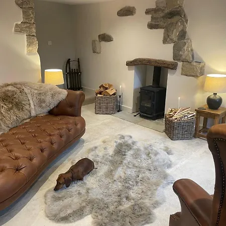 Primrose With Log Burner Settle