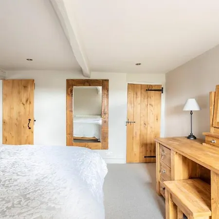 Primrose With Log Burner *