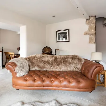 Holiday home Primrose With Log Burner