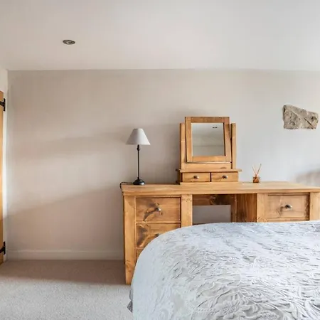 Primrose With Log Burner *