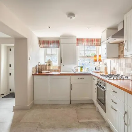 Holiday home Primrose With Log Burner *